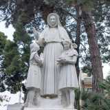 ...che fu intitolato a Santa Maria De Mattias, fondatrice dell�ordine religioso delle Suore Adoratrici del Sangue di Cristo attivo a Bari dal 1893
